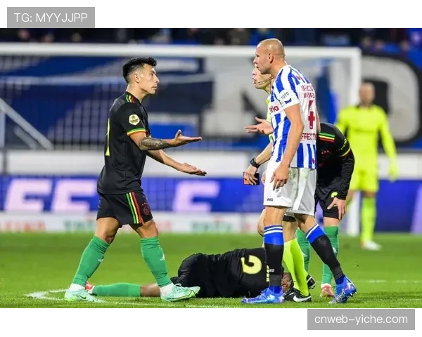 官方:曼联中卫利桑德罗·马丁内斯因跖骨骨折赛季报销 官方:曼联中卫利桑德罗·马丁内斯因跖骨骨折赛季报销